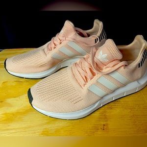 Adidas PRB698001 women’s size 9 running shoes